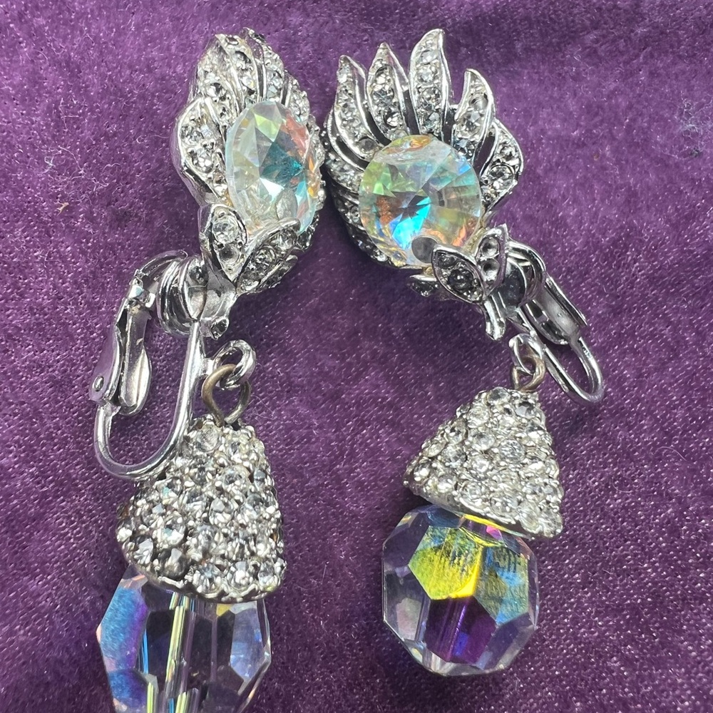 Hattie Carnegie - Vintage Rhinestone /Crystal Drop  Clip -on Earrings !